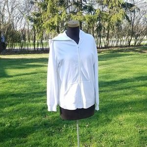 Warm white long sleeve hoodie with front pockets